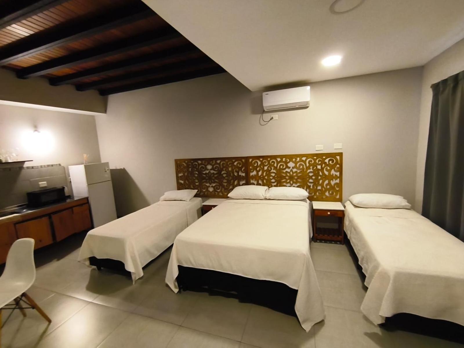 Los Lirios Apart & Suite 伊瓜苏港 外观 照片