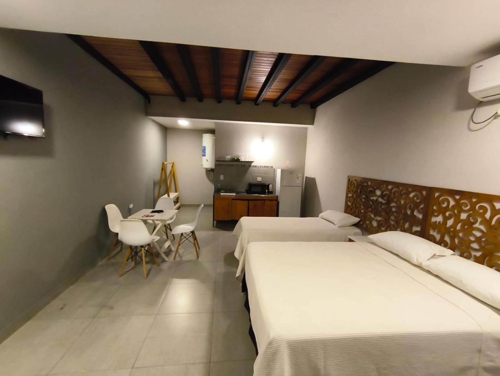 Los Lirios Apart & Suite 伊瓜苏港 外观 照片